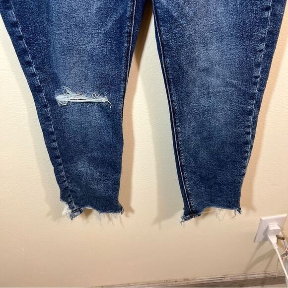 ✨ American Eagle Women’s Blue Highest Rise Mom Jeans 6 - Picture 3 of 11